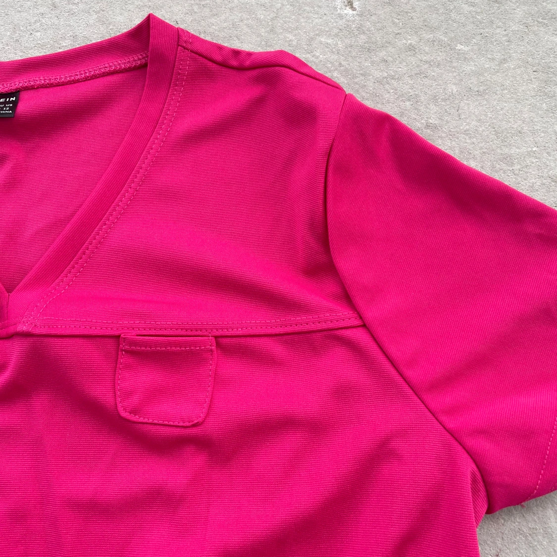 Rosa kortärmad topp från SHEIN - 1