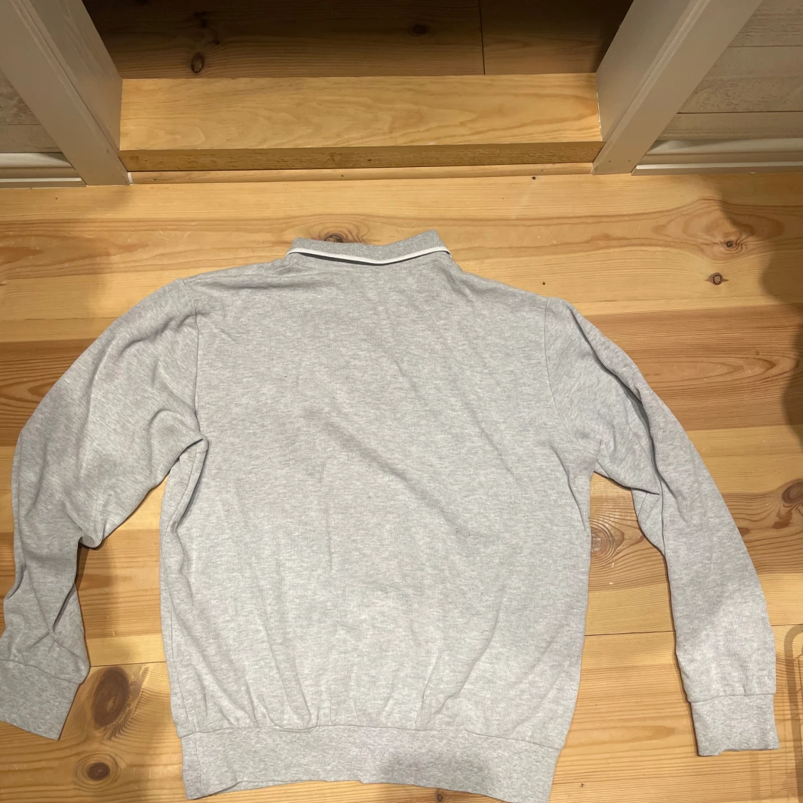 Grå pikétröja med lång ärm - 1