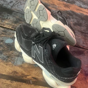 New Balance 9060 Sneakers i Mesh/Mocka  - Ingen låda tyvärr. Köptes för 2000kr