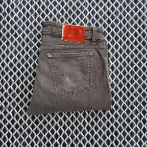 Cohen plus anbass på köpet - Slim 688, skick 9/10, anbass jeans, skick 9/10.         Storlek på anbass w29- L32