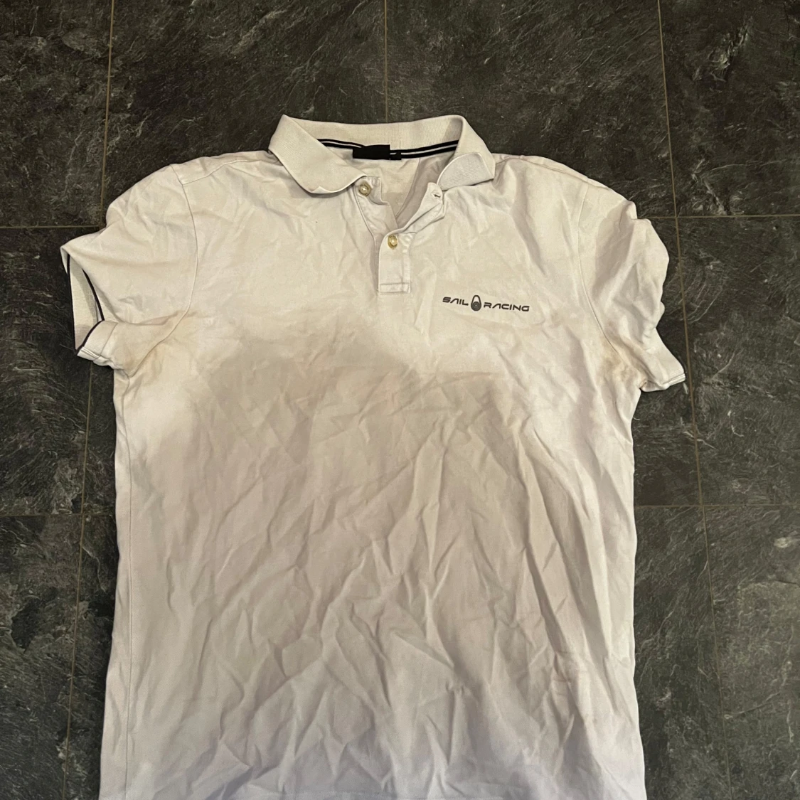 Vit kortärmad pikétröja från Sail Racing - 1