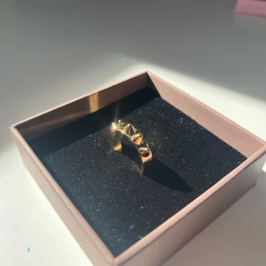 Edblad ring - Edblad ring. Andvänd ändast 3 gånger, säljer pga att den är för stor. Storlek 19.50/xl. Kommer med i en Edblad förpackning😊