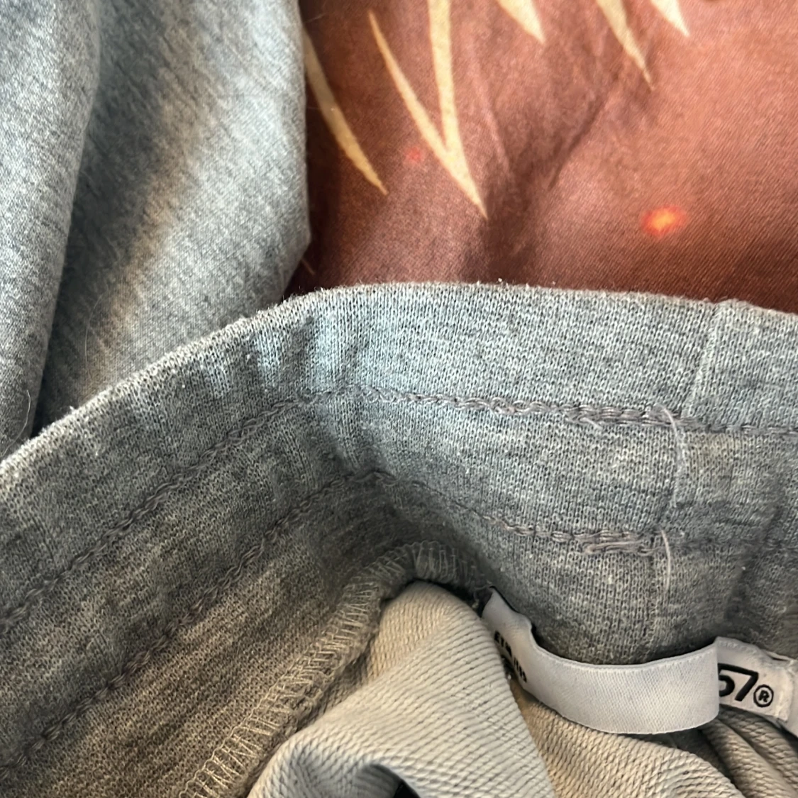 Grå mjukisbyxor med snörning - 2