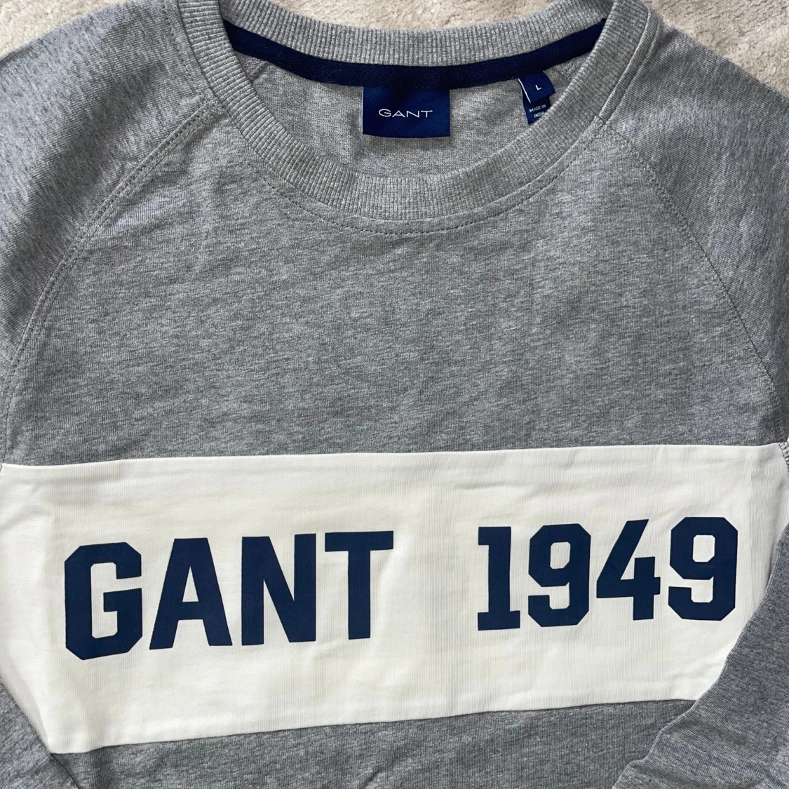 Grå sweatshirt från GANT - 2
