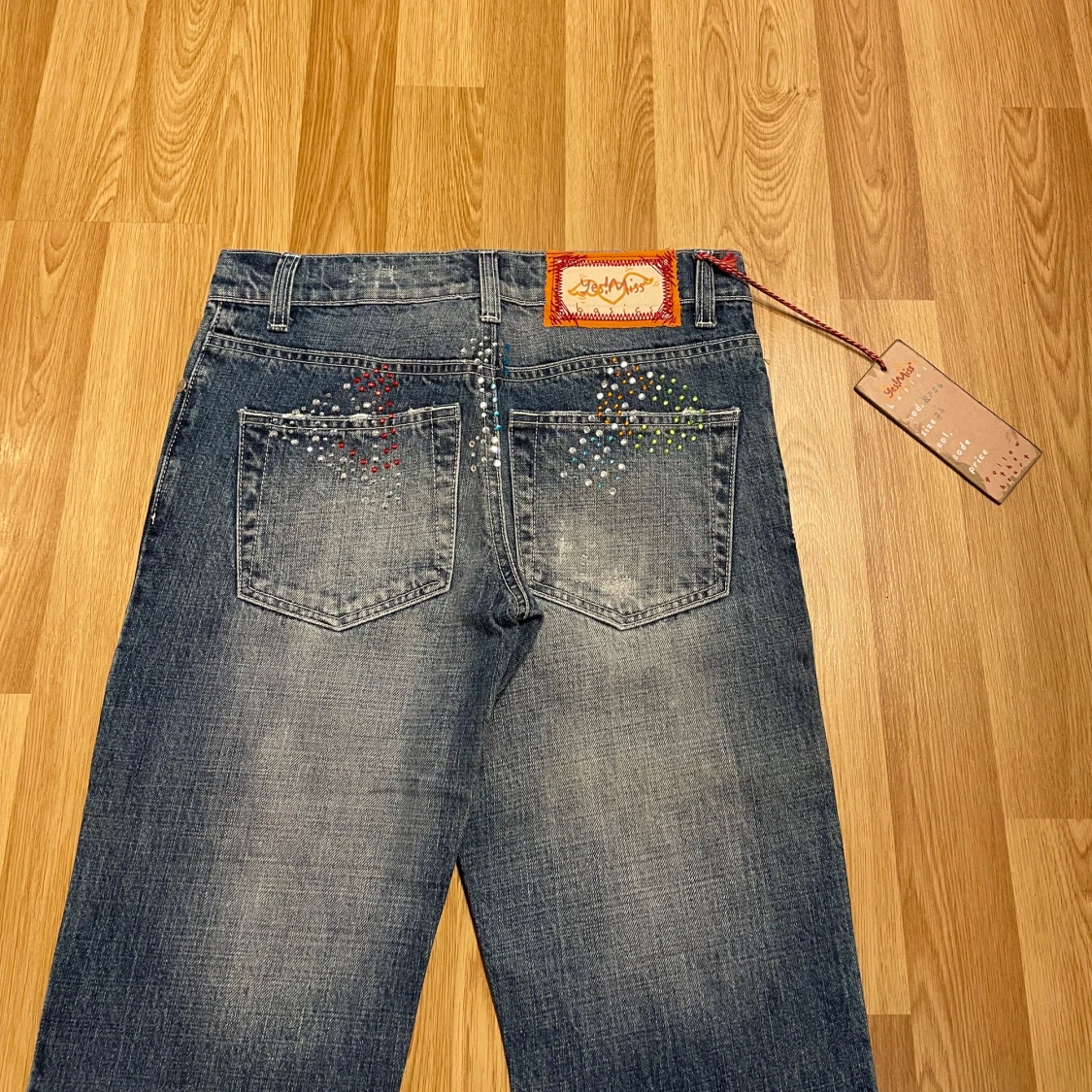 Lågmidjade bootcut jeans med strass - 2