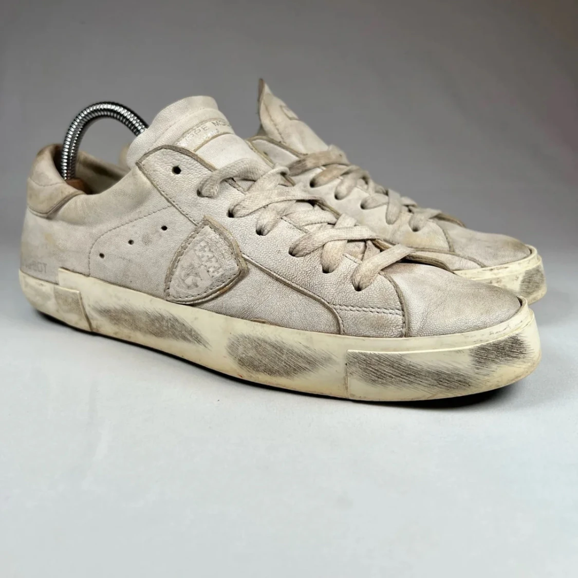 Beige sneakers från Philippe Model - 2