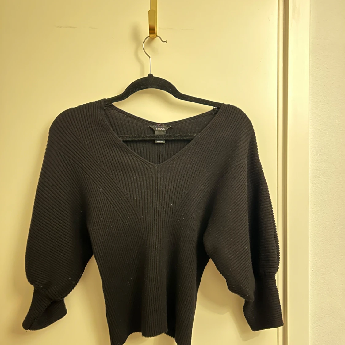 Svart ribbad tröja - 1