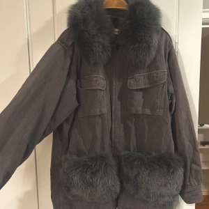 Custommade windie jacka  - Säljer min super fina custoomade jacka 💓jackan är i fint skick. stor lek S/M 