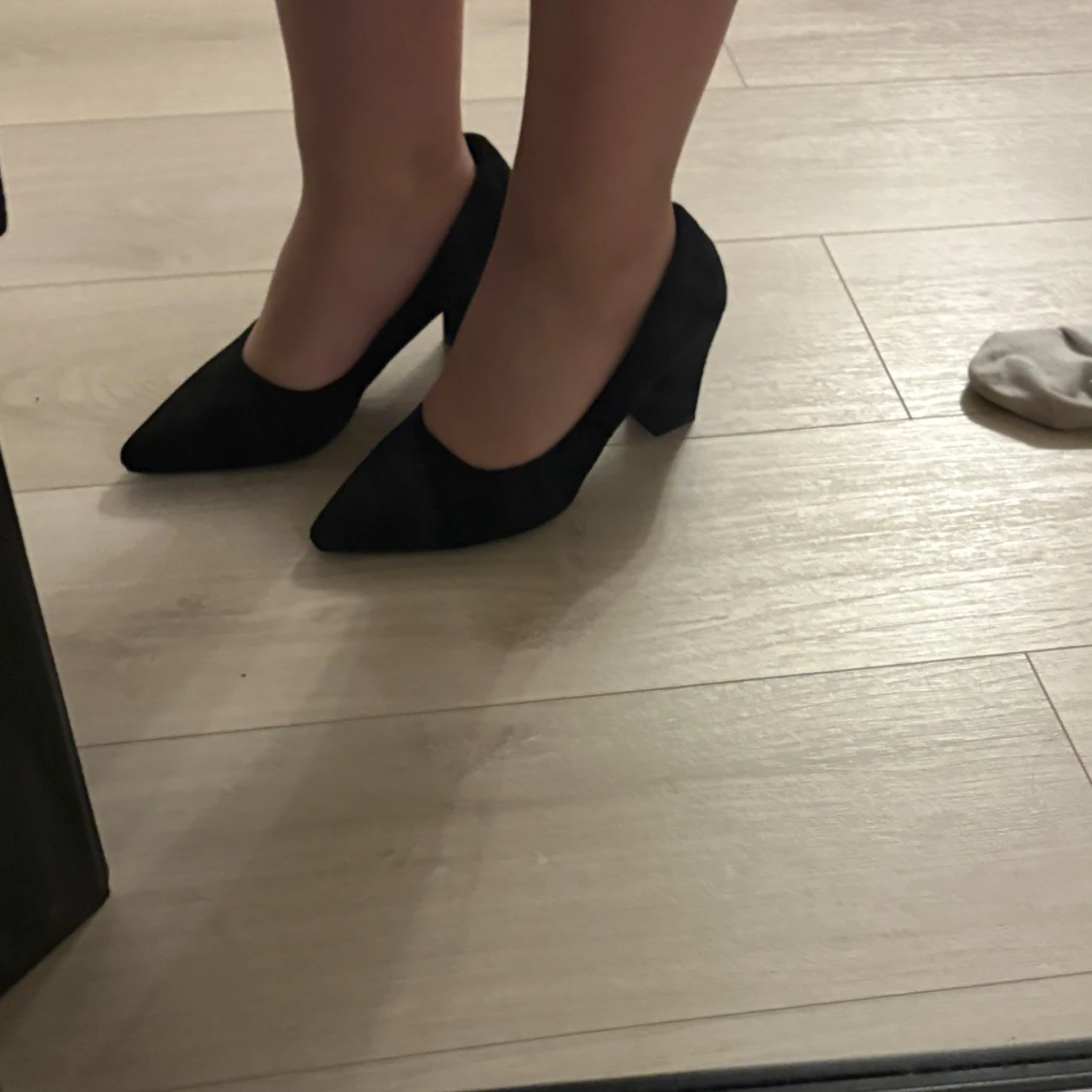 Svarta pumps med klack - 4