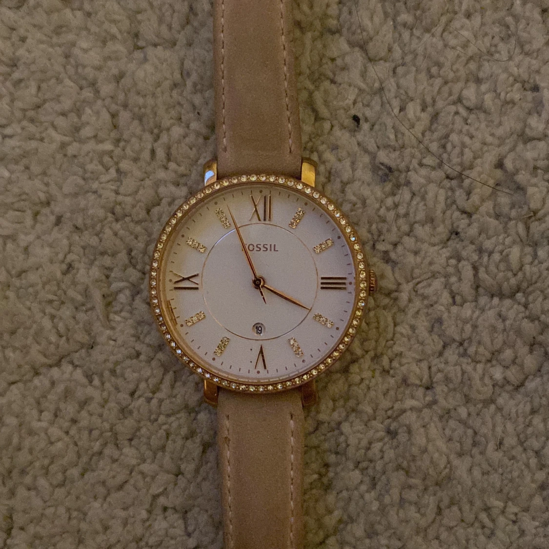 Beige klocka från Fossil