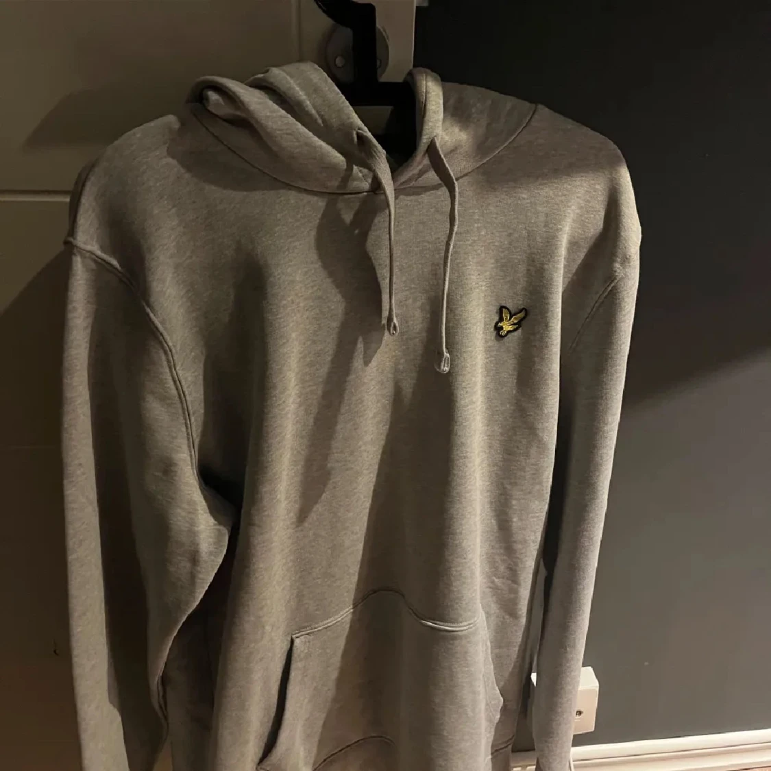 Grå hoodie från Lyle & Scott