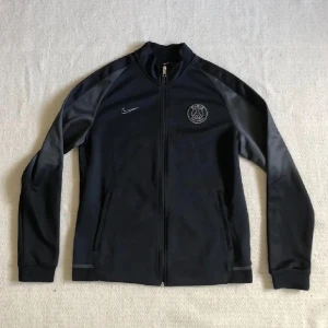 Psg zip - Snygg psg zip från 2015 äkta väldigt sällsynt skriv för fler bilder 