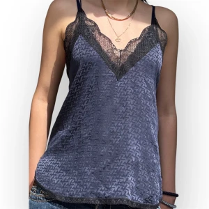 Zadig & Voltaire Linne - 100% silke med spetsdetaljer. Inga defekter