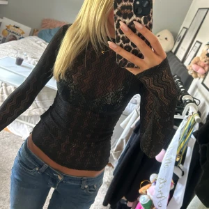 Svart spets topp  - Svart spetts topp