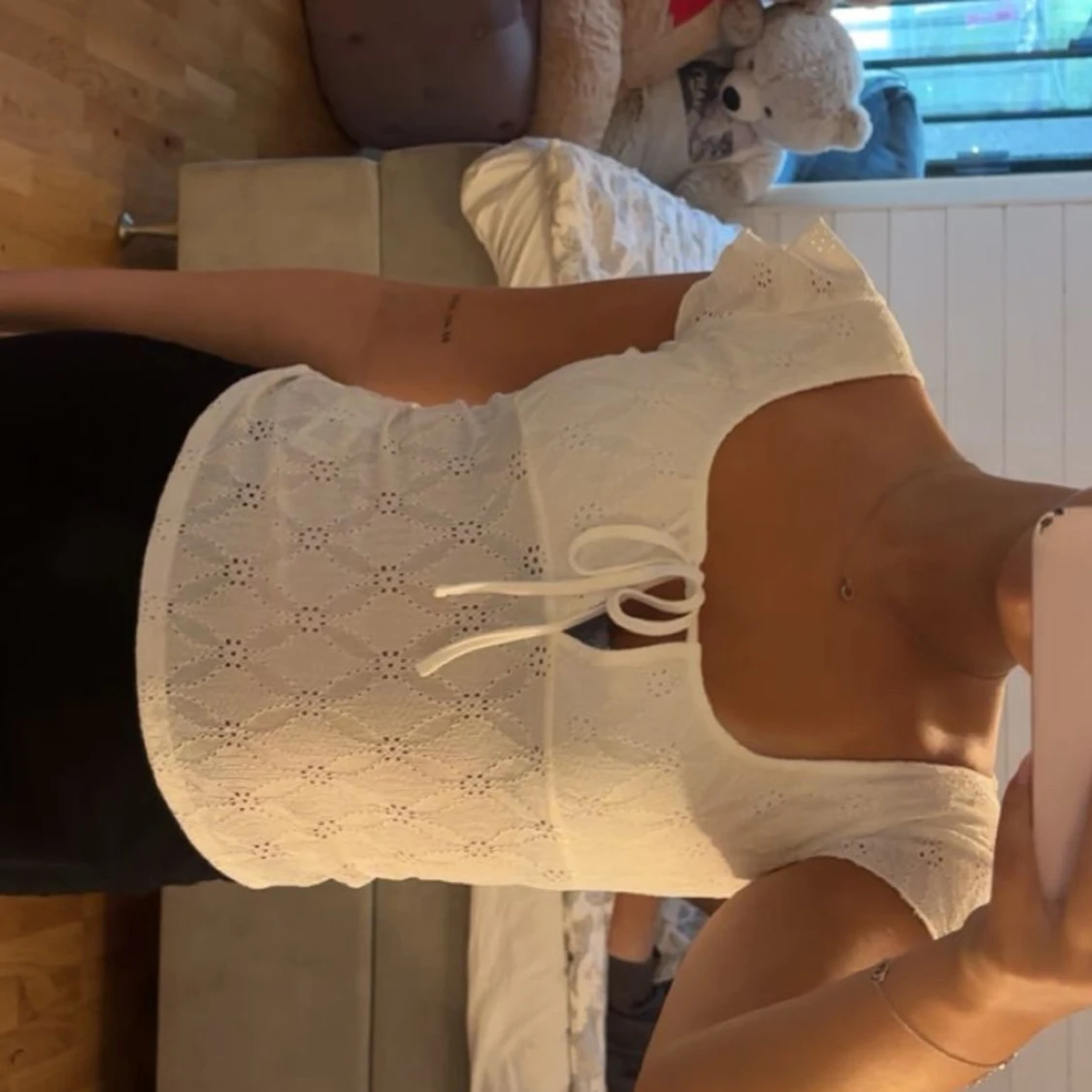 Vit spetsblus med knyt från Nelly