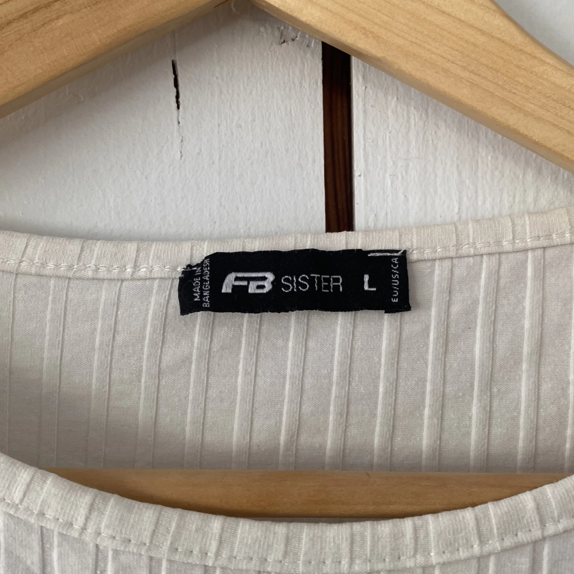 Vit ribbad omlottopp från FB Sister - 2