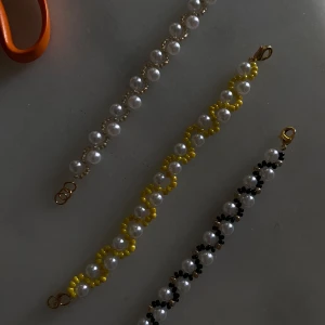 pärlarmband/ringar/halsband på beställning  - Handgjorda smycken som jag gärna gör på beställning. Hör av dig :) 