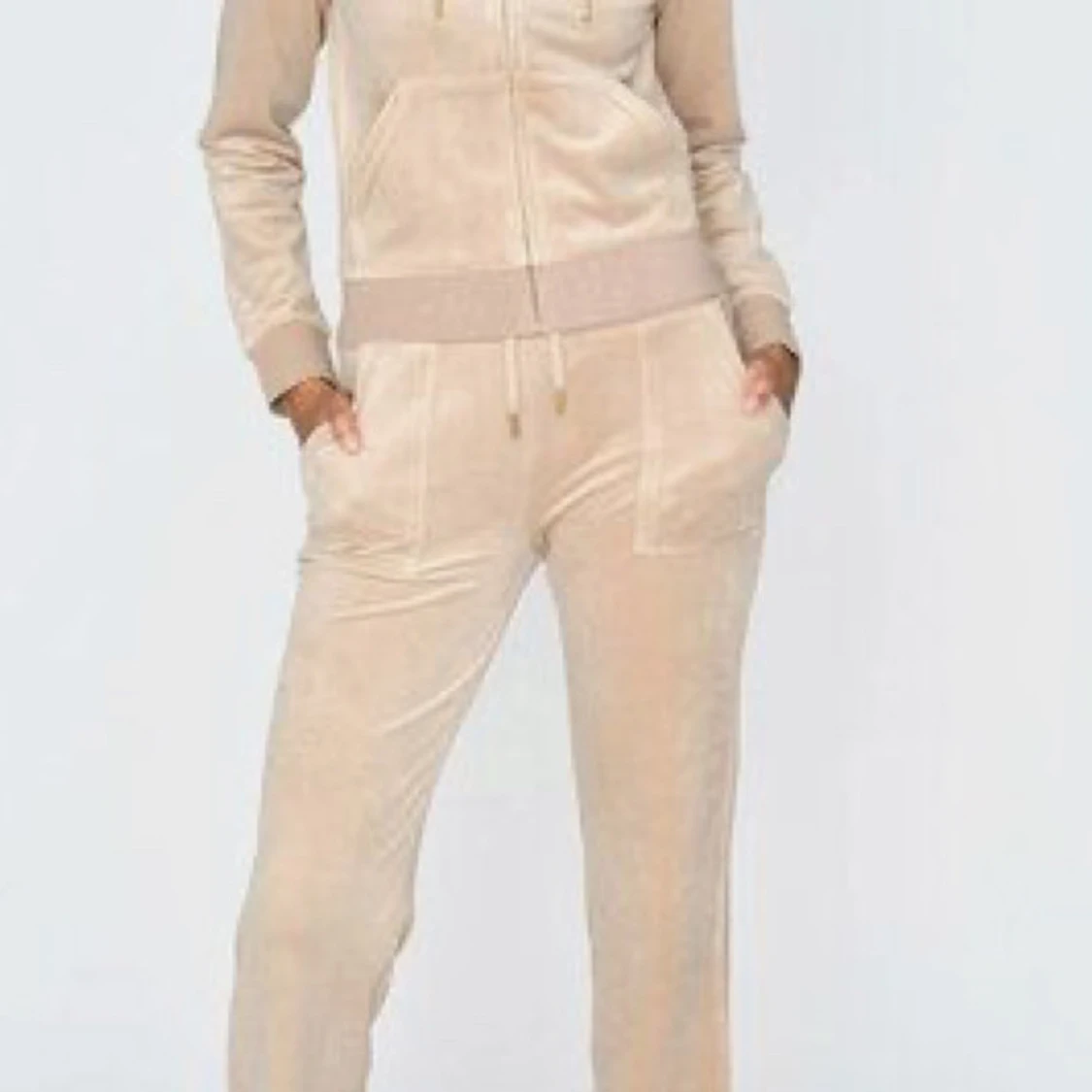 Beiga mjukisbyxor i velour