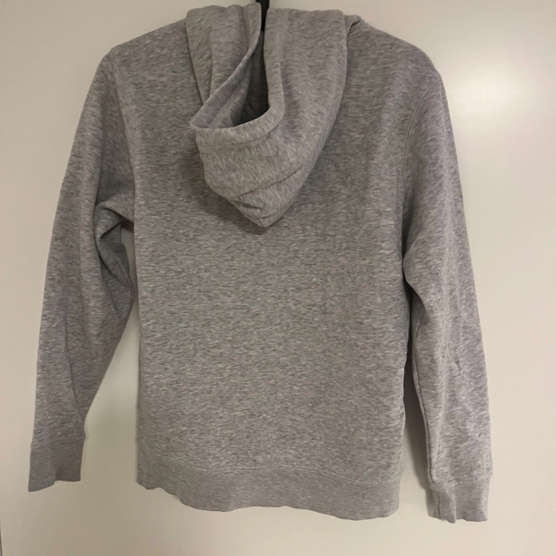 Grå hoodie från South West - 1