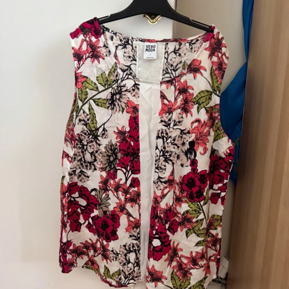 Blommig väst från Vero Moda