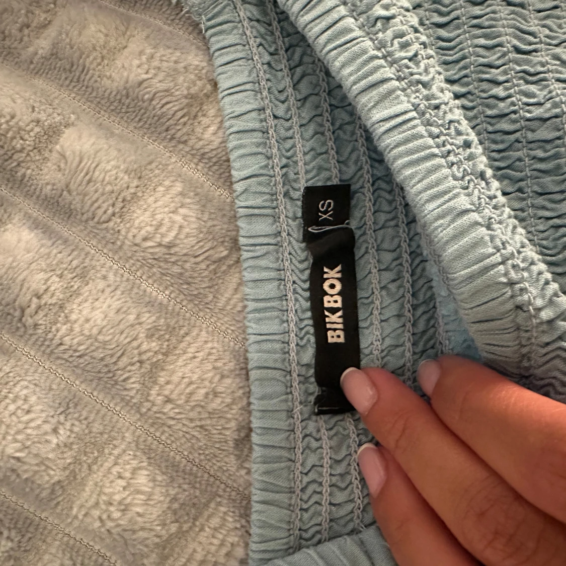 Ljusblå croppad topp från Bik Bok - 2