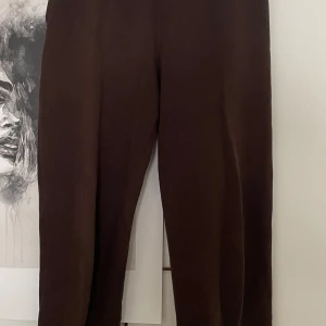 Bruna mjukisbyxor - Från Gina Tricot 