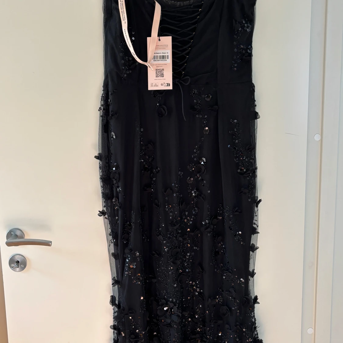 Svart paljettklänning från Oh Polly - 2