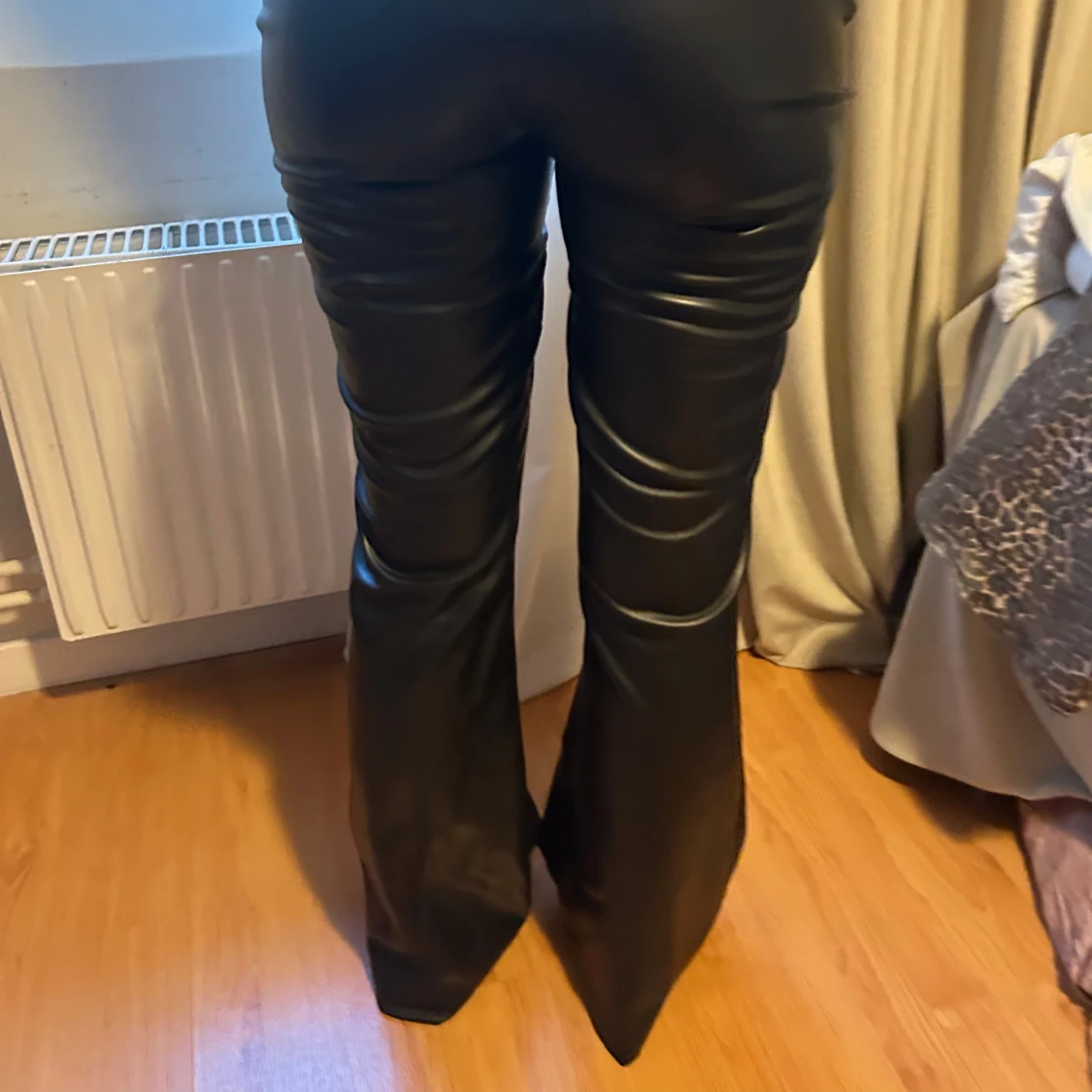 Svarta skinnbyxor - 4