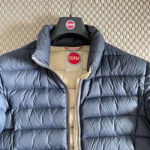 Colmar dunjacka storlek 48 medium  - Hej. Säljer nu min sjukt sköna och snygga Colmar jacka i storlek 48/Medium. Perfekt till detta vårväder och passar till allt. Hör av er för frågor och funderingar. Mvh..