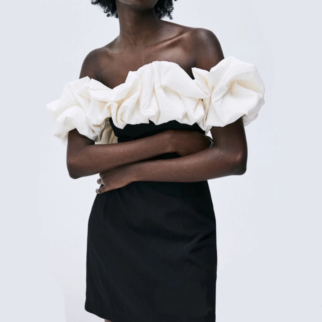 svart klänning med puff