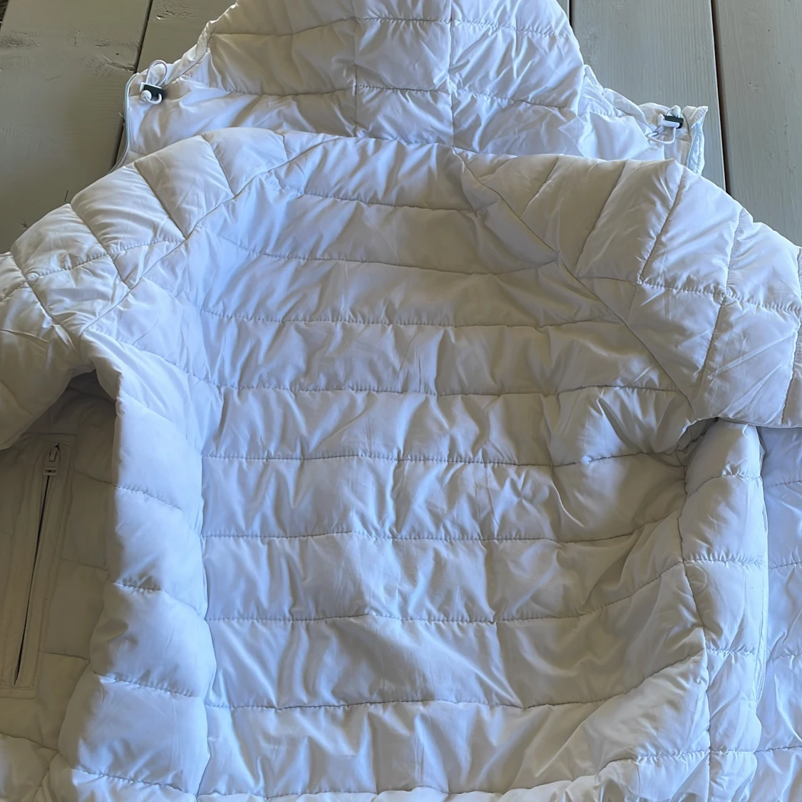 Vit pufferjacka från Permanent Services - 2