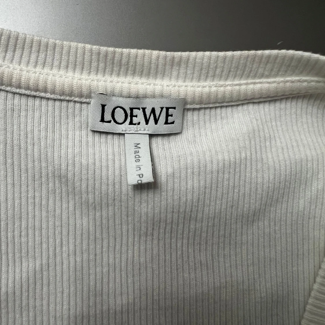 Vit ribbad linnetopp från Loewe - 1