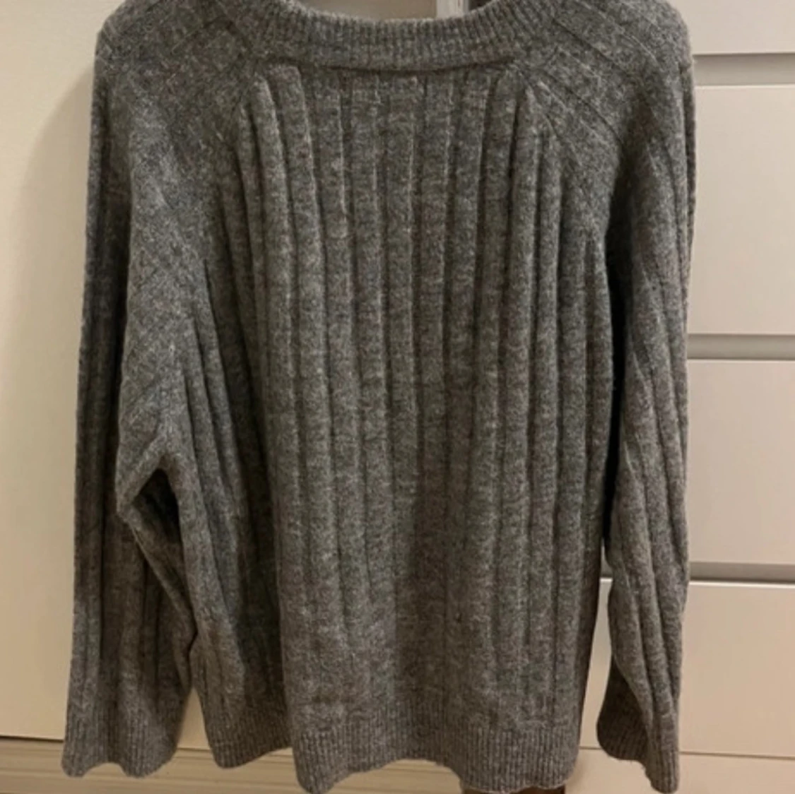 Grå ribbad tröja från Lager 157 - 1