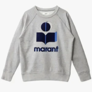 Grå sweatshirt från Isabel Marant - Säljer en stilren grå sweatshirt från Isabel Marant med ett stort blått tryck på framsidan. Tröjan har långa ärmar och en rund halsringning. Perfekt för en avslappnad look.