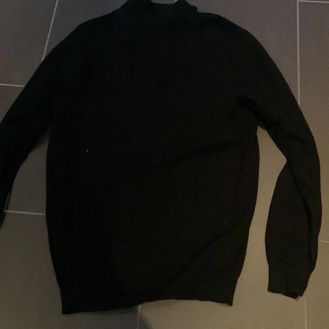 Svart tröja med dragkedja från SAMS - 2