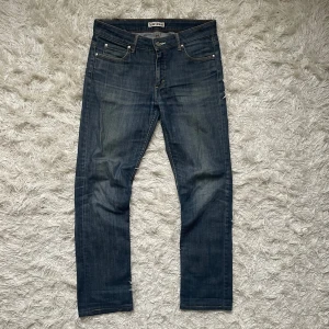 Acne jeans - Hej, nu säljer jag ett par otroligt feta jeans ifrån Acne jeans! Jeansen är i storleken w30 l32 och passformen regular. Jeansen är i bra skick och har en sjukt snygg tvätt! Om du har några frågor eller funderingar är det bara att höra av sig!