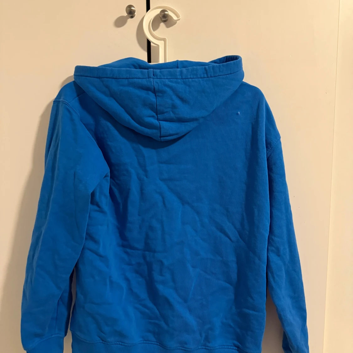 Blå hoodie från C - 1