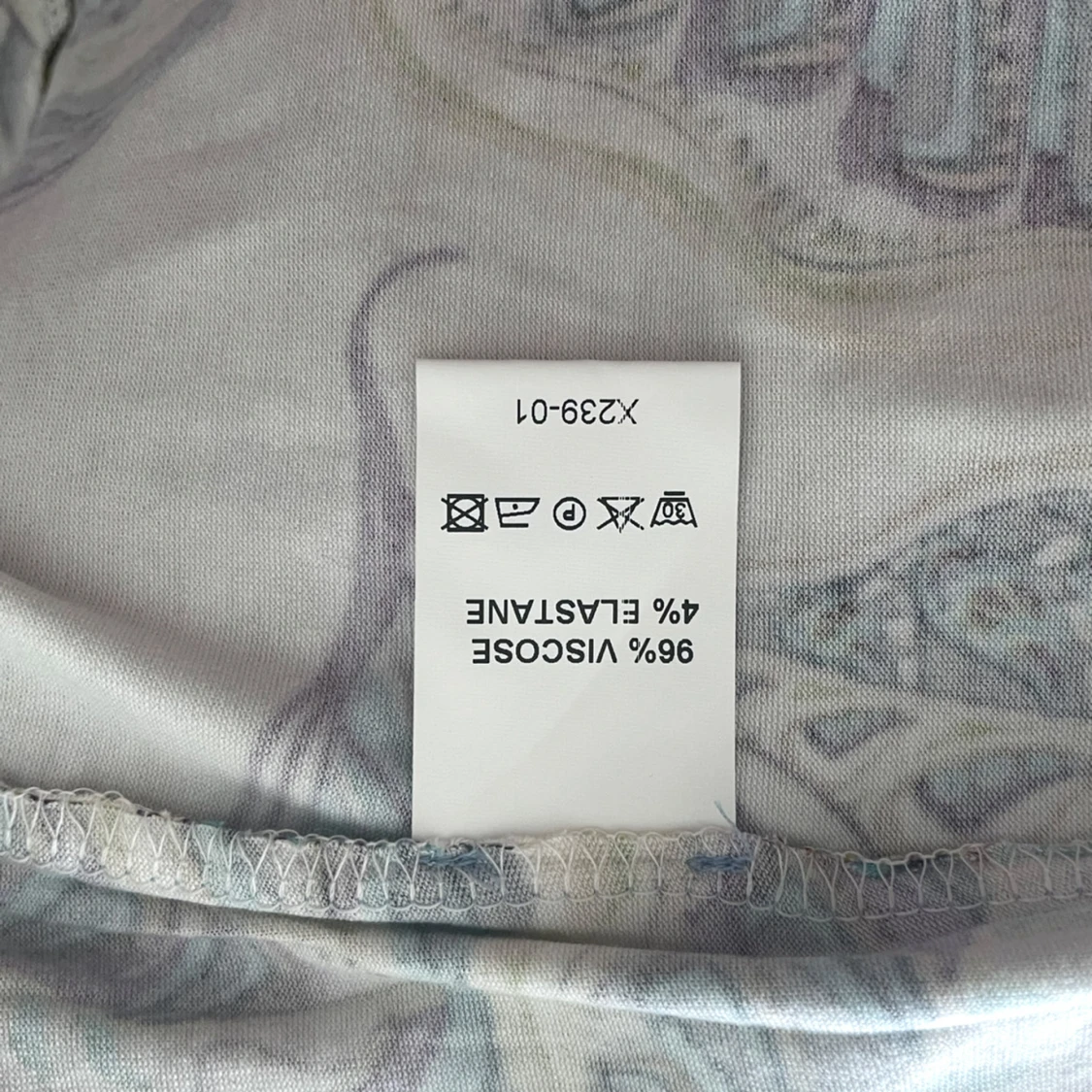 Mönstrad omlottklänning från NOT - 3