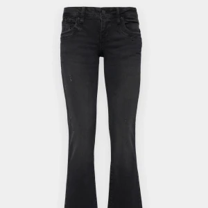Svarta LTB  jeans - Super snygga LTB Jeans, endast använda några gånger, pris kan diskuteras💞 nypris ca 800