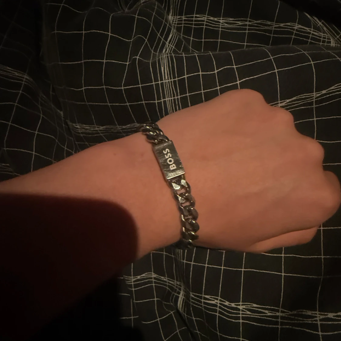 Silverfärgat armband från BOSS - 2