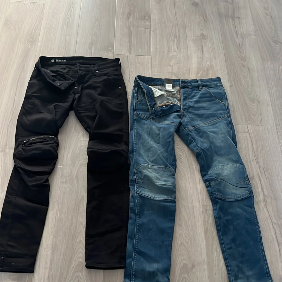Svarta och blå jeansbyxor från G-Star RAW