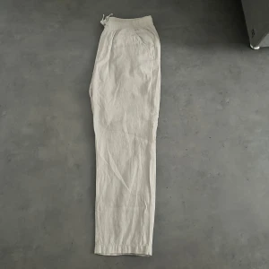 Linnebyxor  - Linnebyxor från lager 157.     En för 90kr  båda för 170kr. 