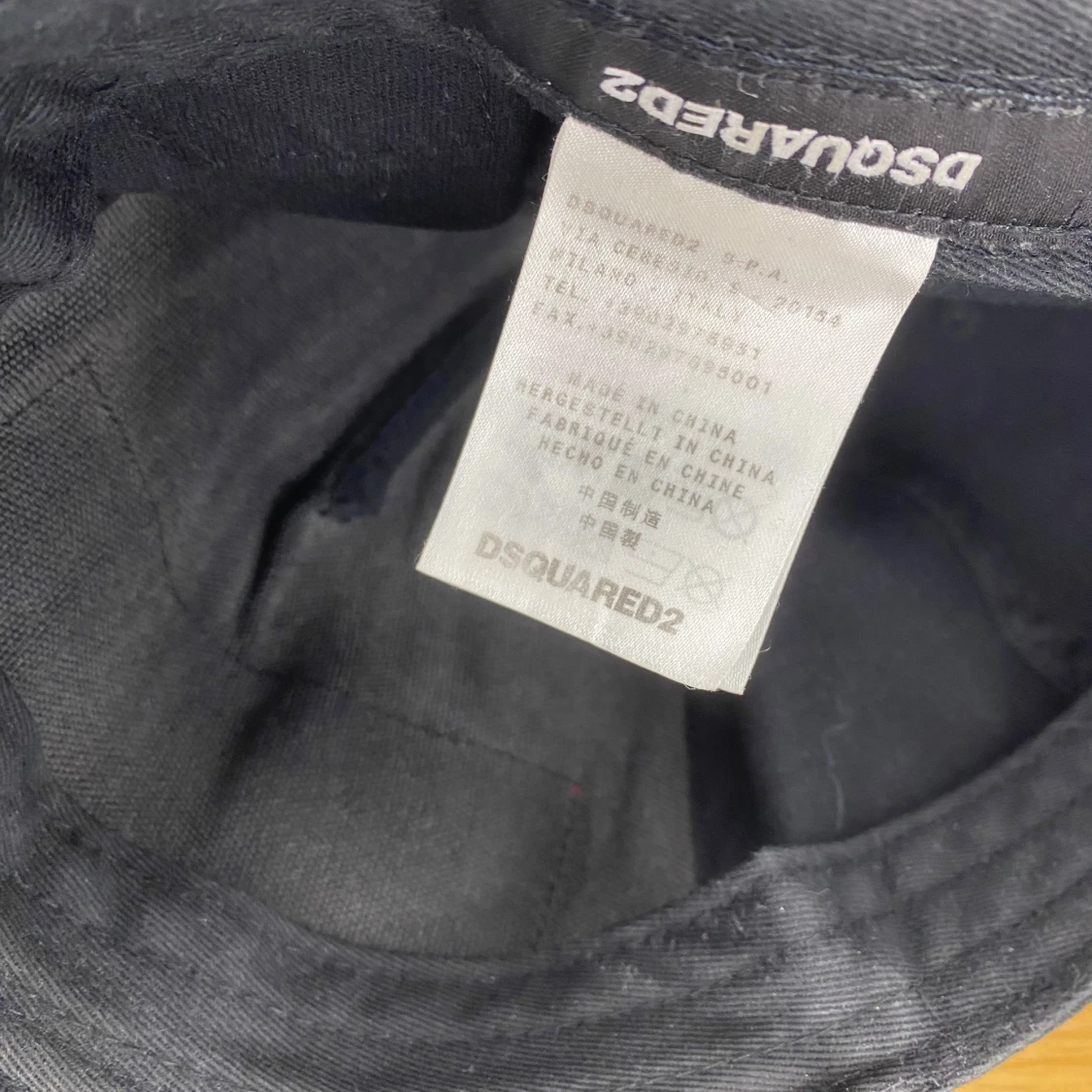 Svart keps från Dsquared2 med röd brodyr - 3