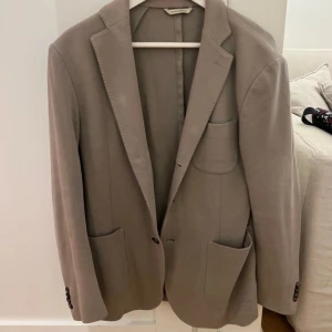 Kavaj - Beige J.Lindeberg kostym i storlek M 