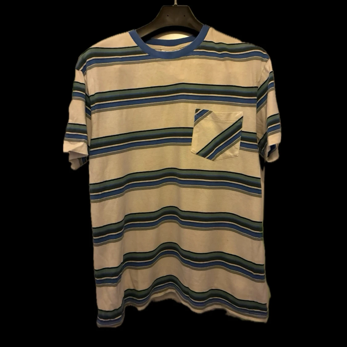 Randig t-shirt med blå detaljer