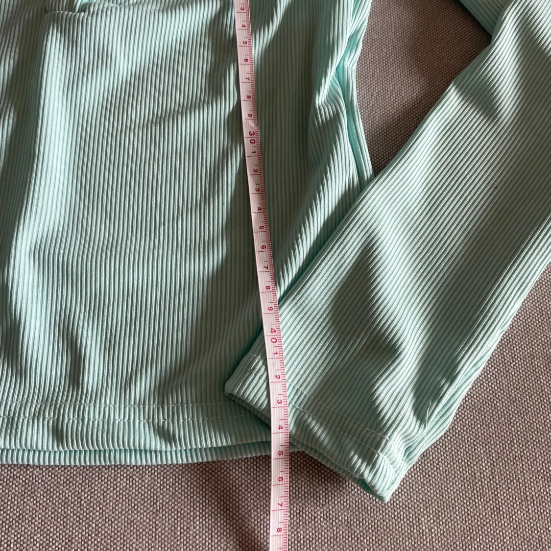 Ljusblå ribbad långärmad topp med spetsdetalj - 1