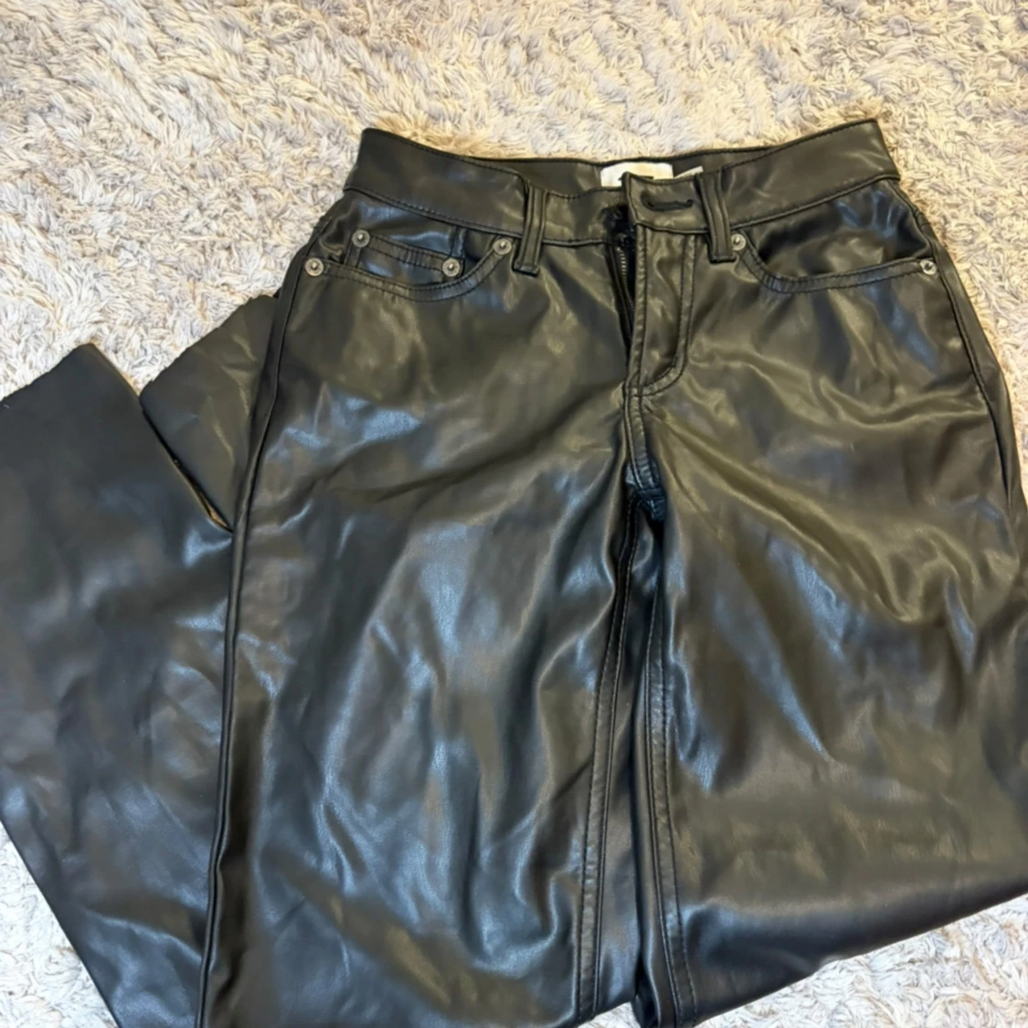 Svarta skinnbyxor med raka ben - 3