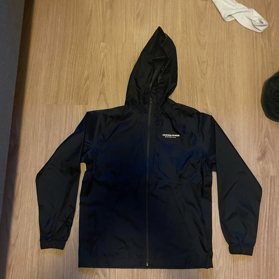 Svart vindjacka från Jack & Jones