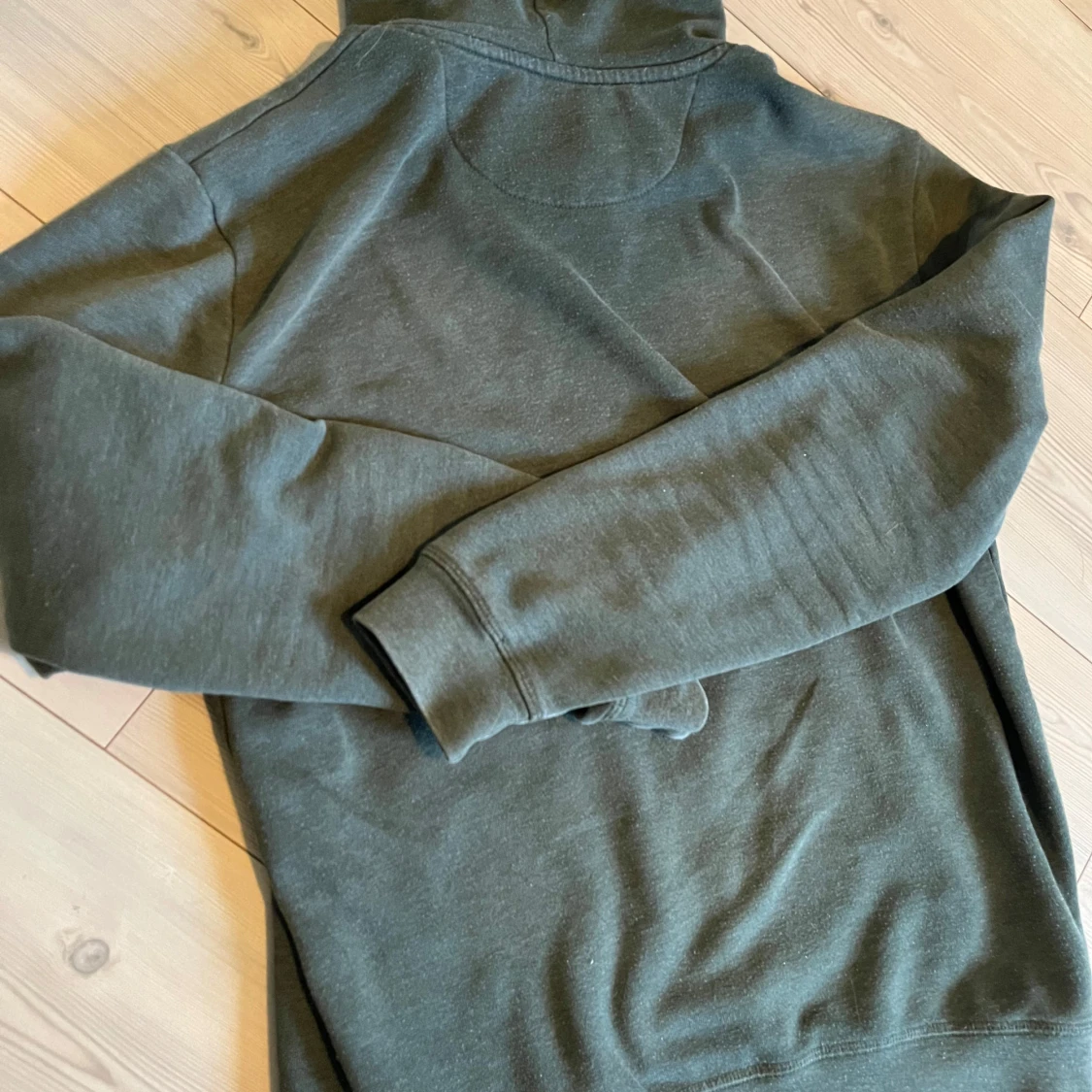 Mörkgrön hoodie från pier one - 2