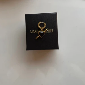 Maria Nilsdotter örhänge  - Slutsålt Maria Nilsdotter örhänge. Nypris 5600kr pris kan diskuteras vid snabb affär 💞